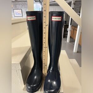 Women’s Hunter Tall Gloss Rain Boots size 7 Blue